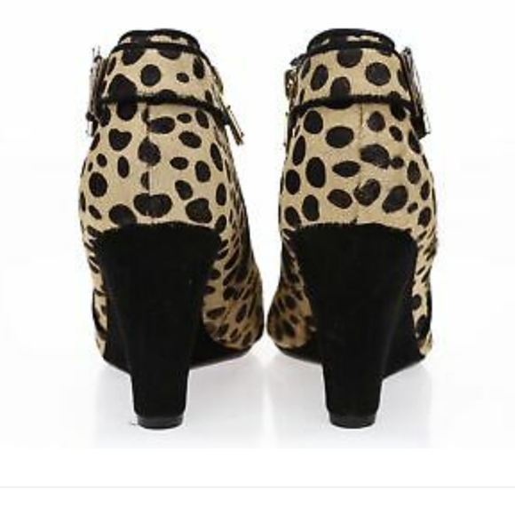 Isaac Mizrahi leopard print bootie - Picture 3 of 8